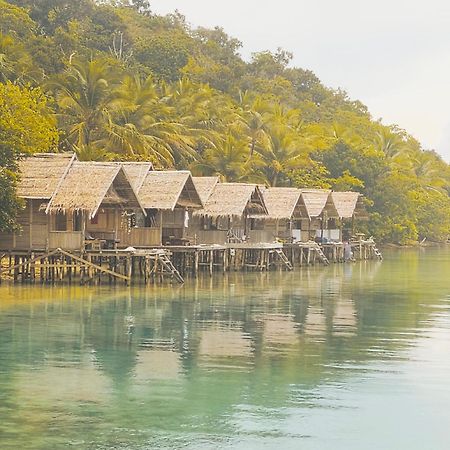 Meos Ambower Homestay Raja Ampat Fam Exterior foto
