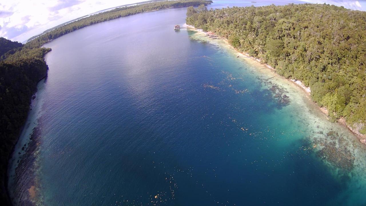 Meos Ambower Homestay Raja Ampat Fam Exterior foto