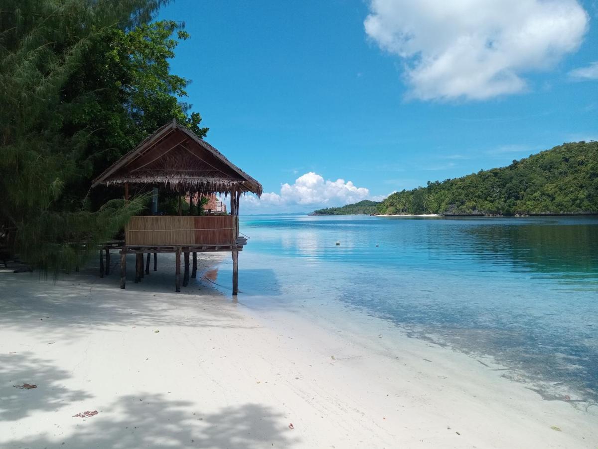 Meos Ambower Homestay Raja Ampat Fam Exterior foto