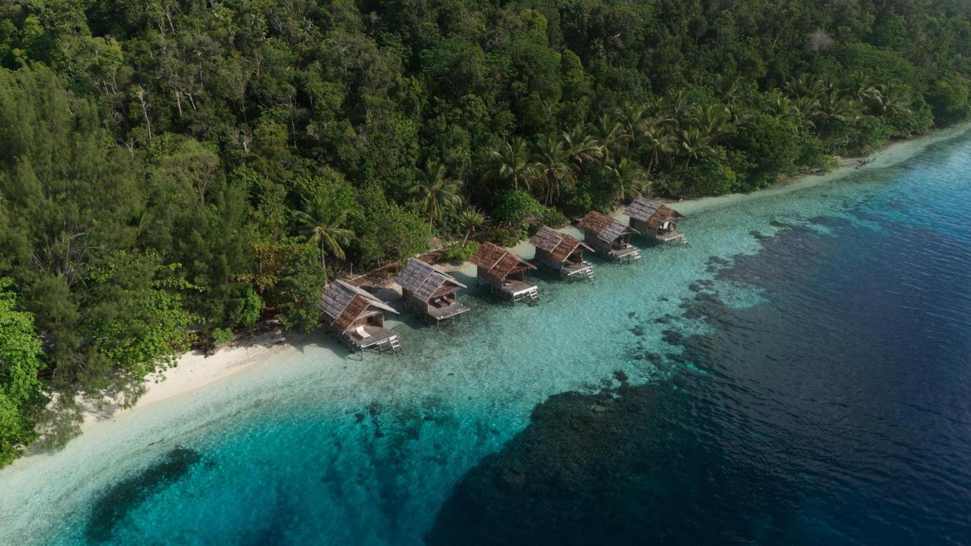Meos Ambower Homestay Raja Ampat Fam Exterior foto