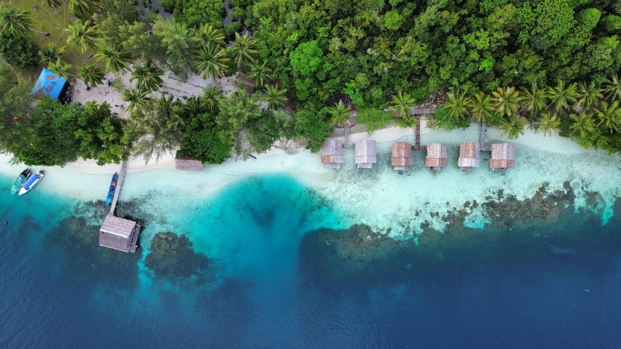Meos Ambower Homestay Raja Ampat Fam Exterior foto