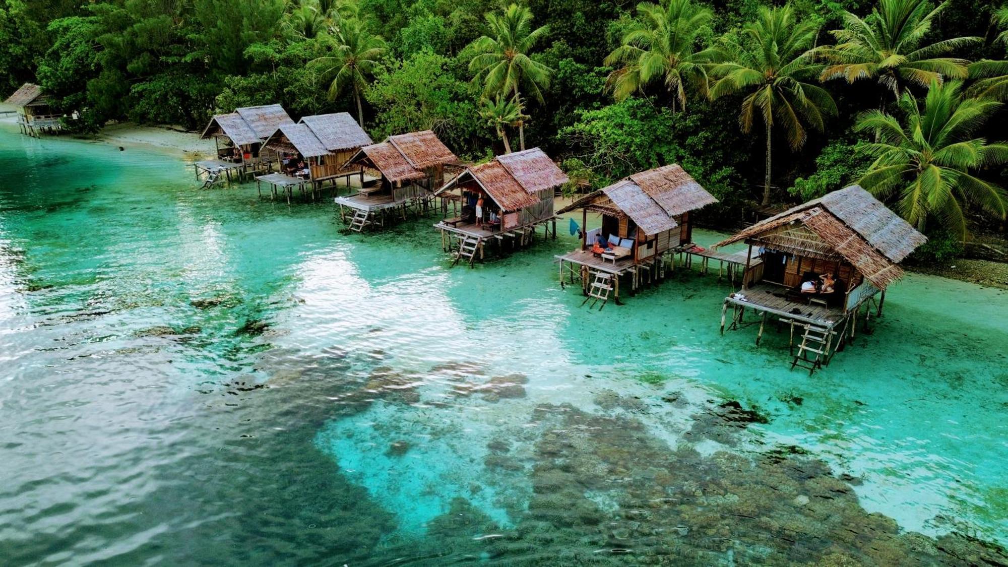 Meos Ambower Homestay Raja Ampat Fam Exterior foto