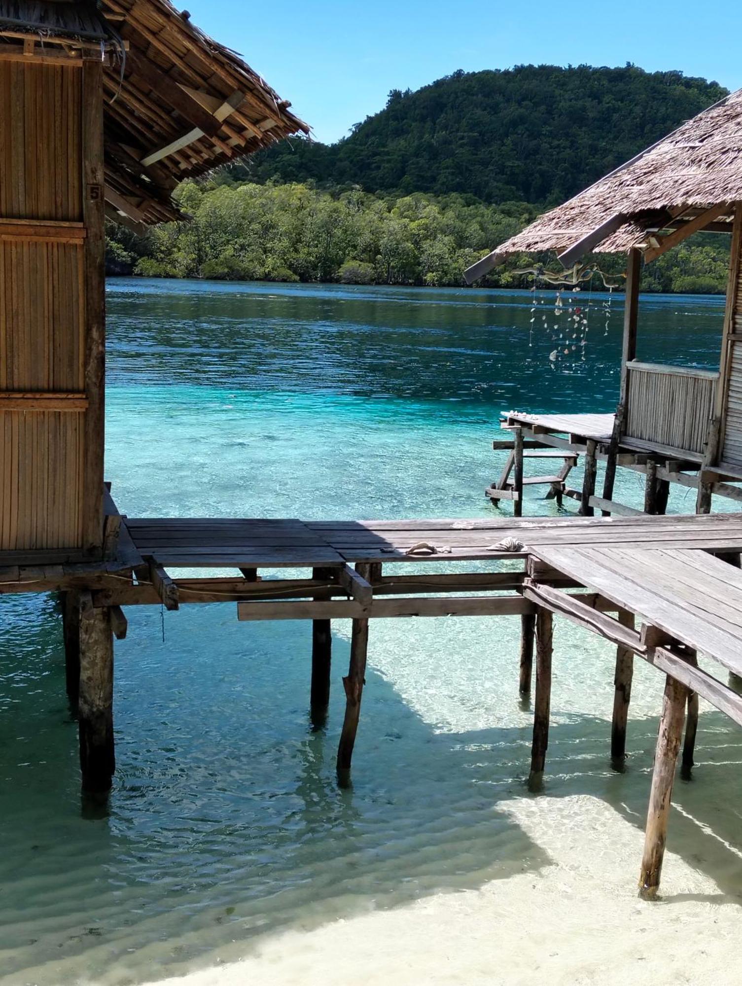 Meos Ambower Homestay Raja Ampat Fam Exterior foto