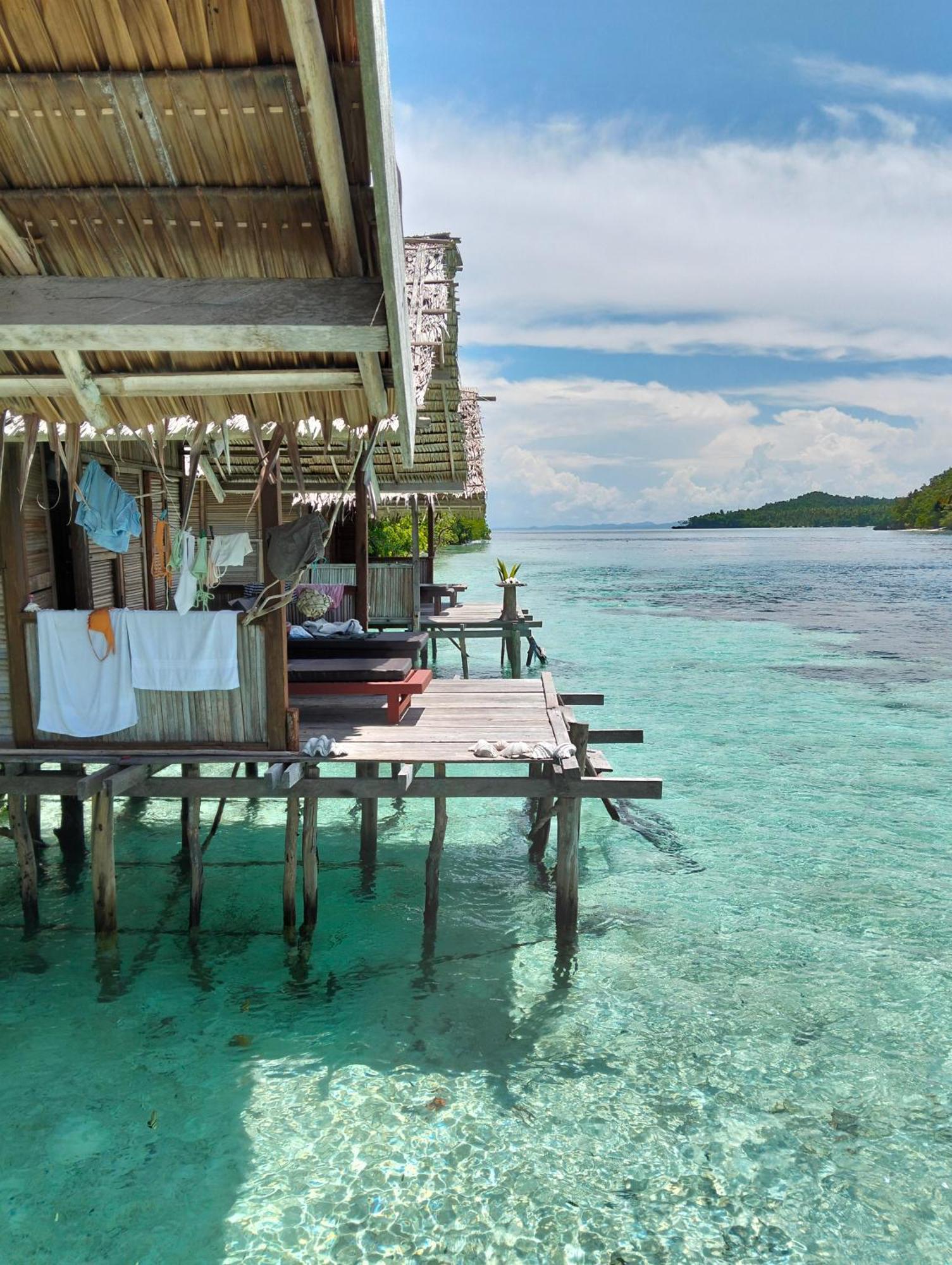 Meos Ambower Homestay Raja Ampat Fam Exterior foto