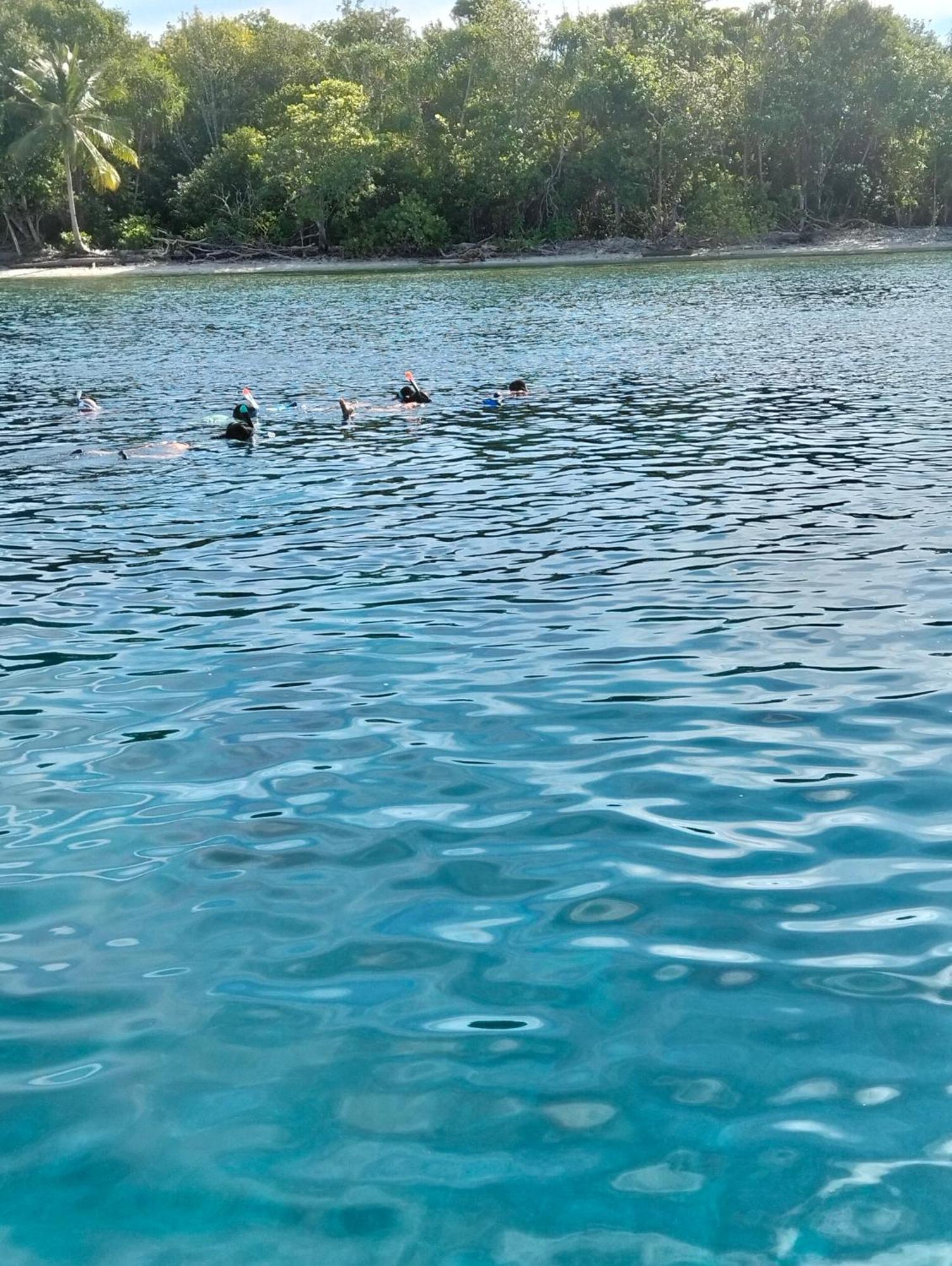 Meos Ambower Homestay Raja Ampat Fam Exterior foto